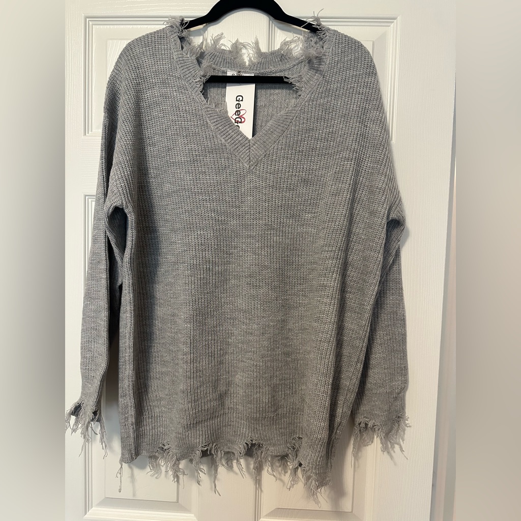 Nwt Geegee Gray Sweater With Frayed Hem. Size Large.